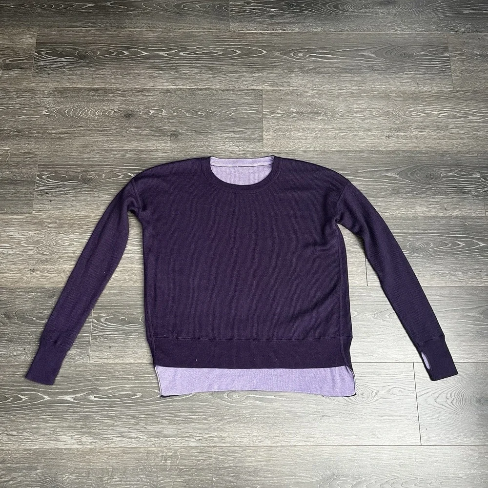 Lululemon Sweater Women's Approx Size‎ 10 Purple Thumbholes Pullover Reversible